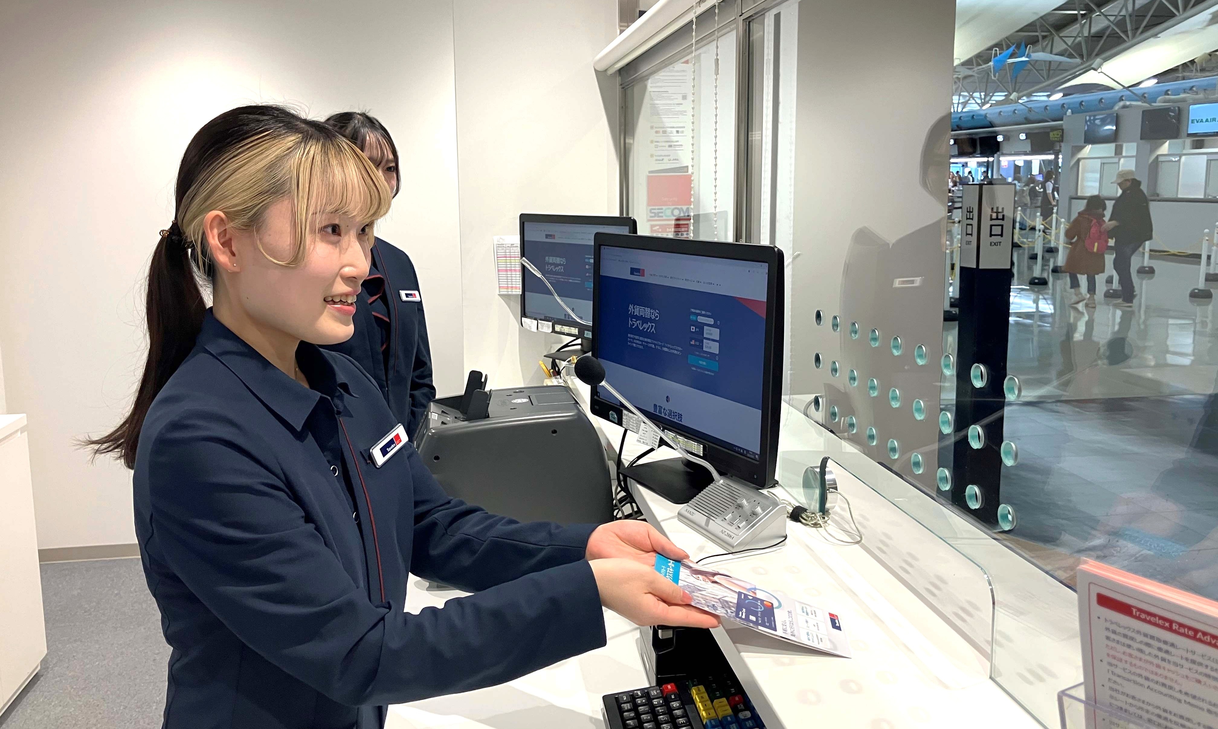 ｜外貨両替スタッフ（中途採用）の正社員 インフォメーション・受付 その他（空港・観光関係） 販売 カスタマーサポート 一般事務・営業事務 受付事務 店舗求人イメージ