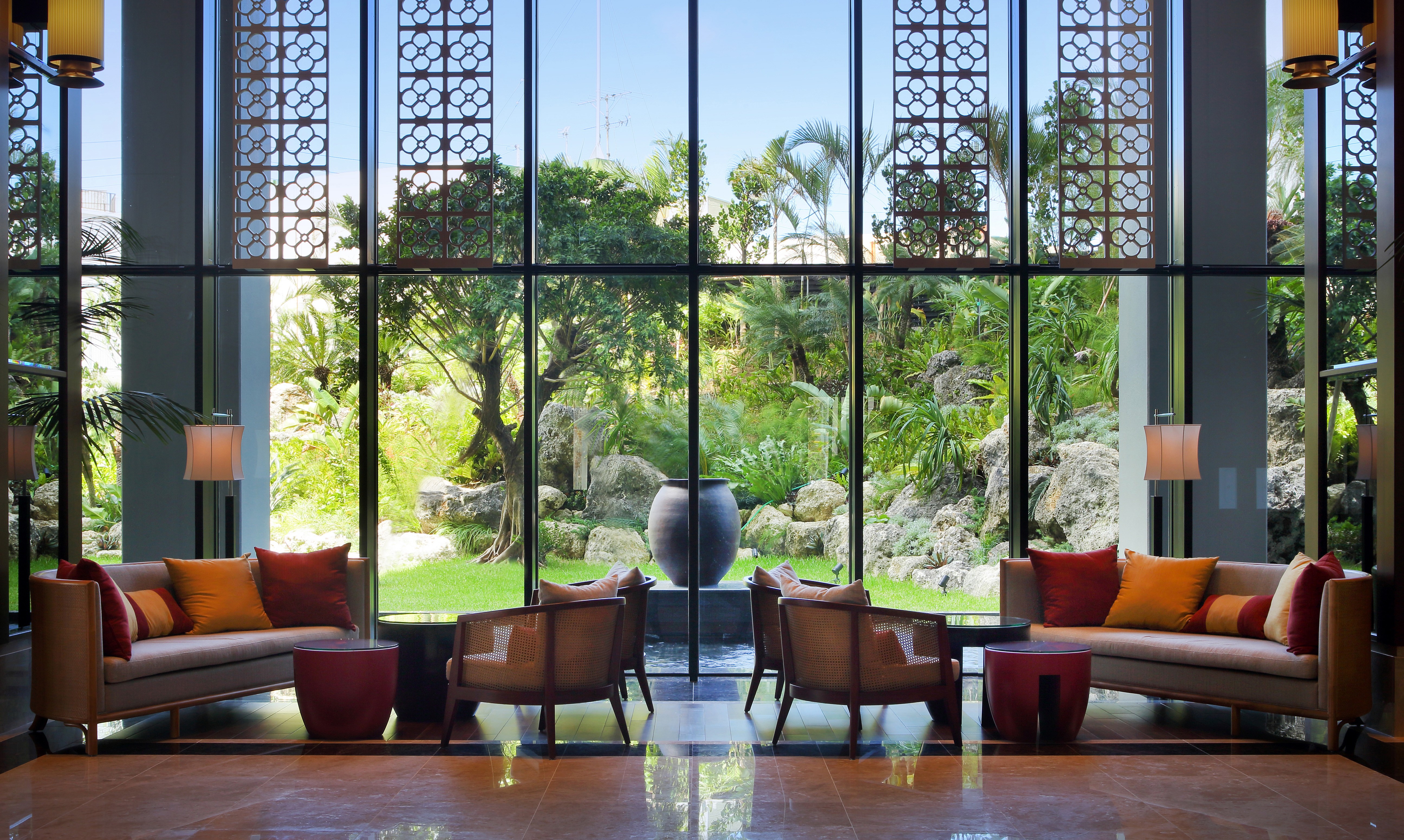 株式会社ケン・ホテルマネジメント那覇 ｜ハイアット リージェンシー 那覇 沖縄の正社員 フロント・コンシュルジュ レストラン（ホテル） その他（ホテル関連） 宿泊の求人情報イメージ3