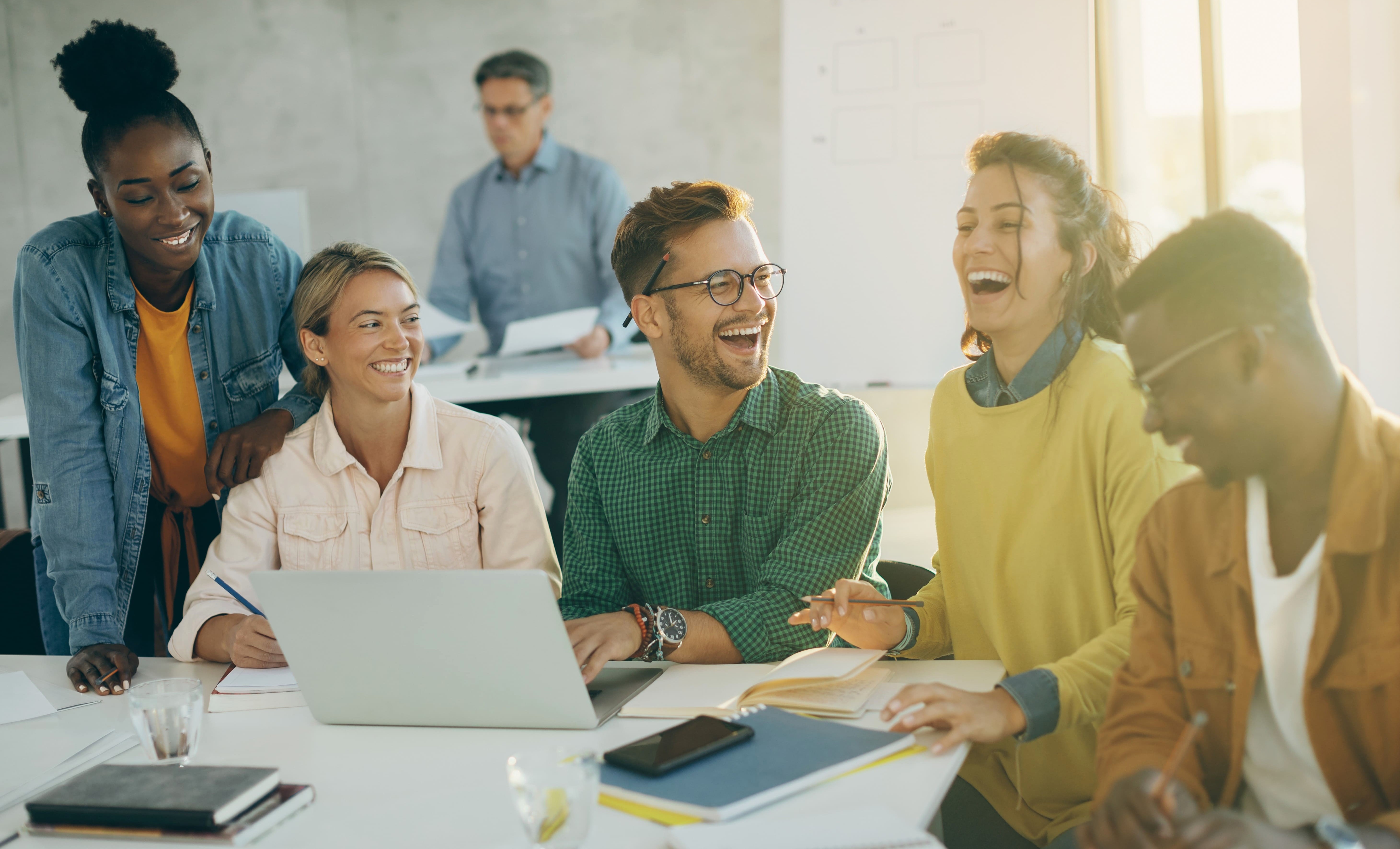 ｜ITエンジニアの正社員 ITサポート オフィス求人イメージ