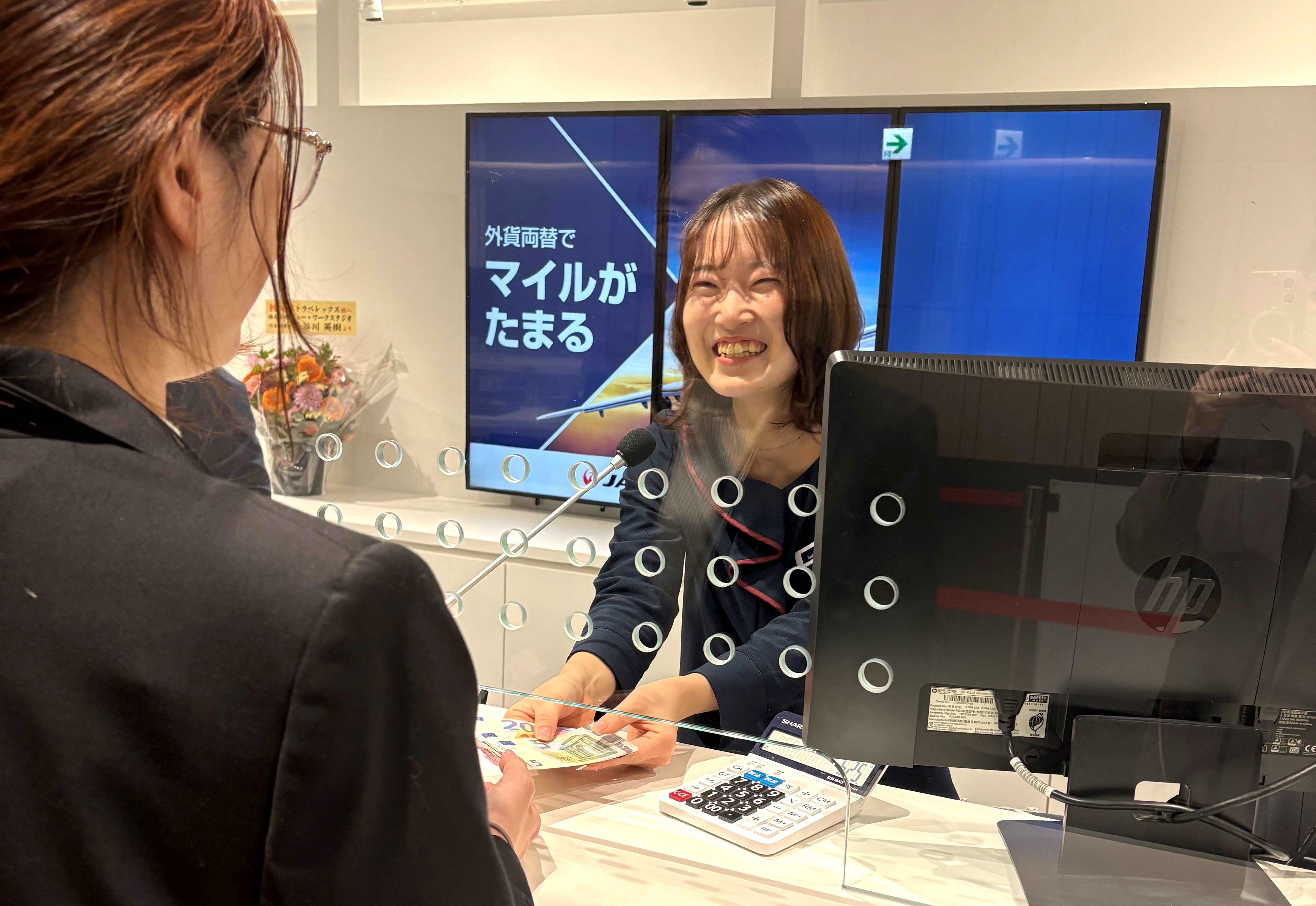 トラベレックスジャパン株式会社 外貨両替窓口スタッフ（関西国際空港）の正社員 接客 店舗の求人情報イメージ3