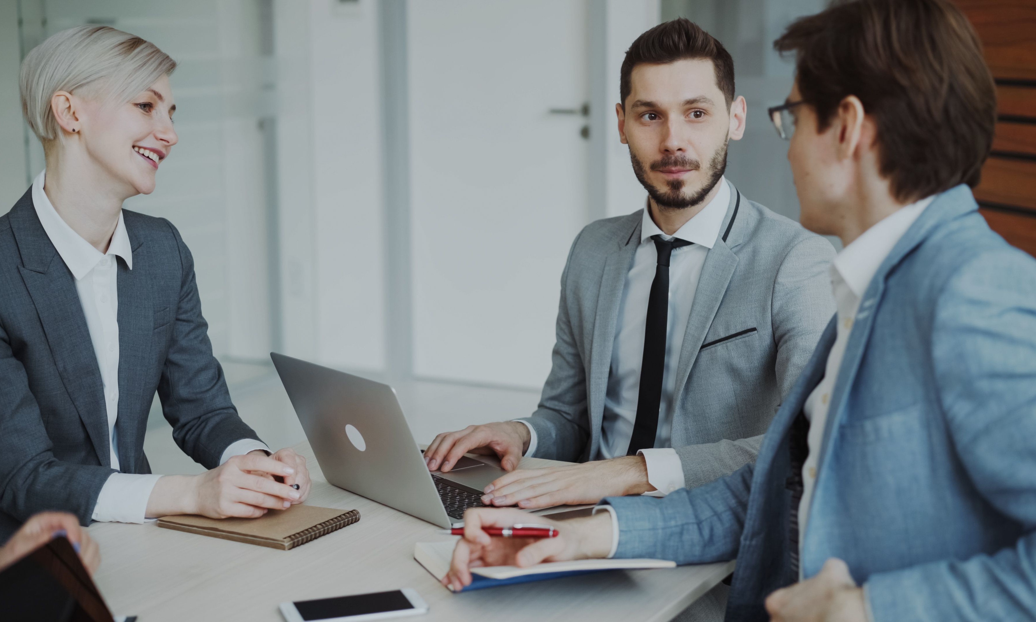 正社員 営業企画 オフィス求人イメージ