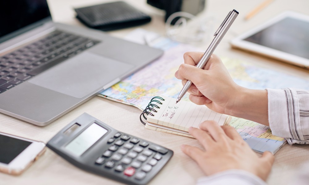 現地採用（海外） 法人営業 経理・財務 コンサルタント（経営・戦略・人事・IT） オフィス求人イメージ